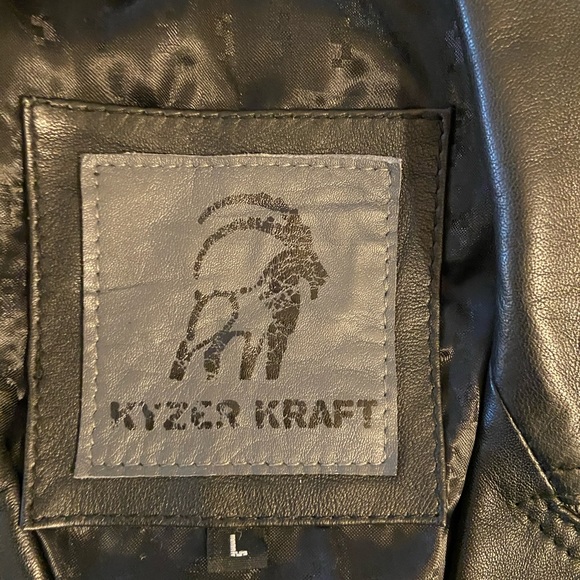 Black Leather Jacket! Like New! Size Large - Picture 3 of 10